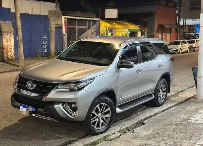 Toyota Hilux SW4 SRX 4X4 2.8 TDI 16V Dies. Aut. 2017