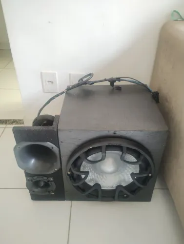 Caixa de Som Automotiva