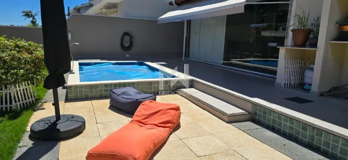Casa à venda no Condomínio Vivenda das Cerejeiras em Valinhos - SP