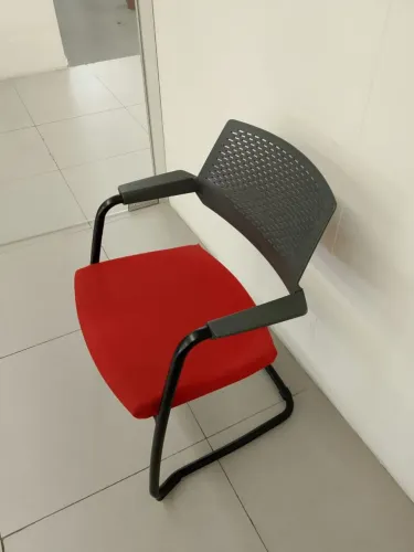 Vendo 02 cadeiras, em ótimo estado