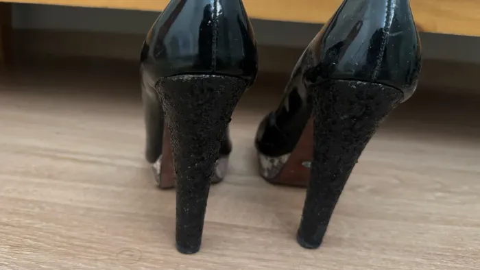 Scarpin Feminino Schutz Preto Verniz Salto Alto (Usado)