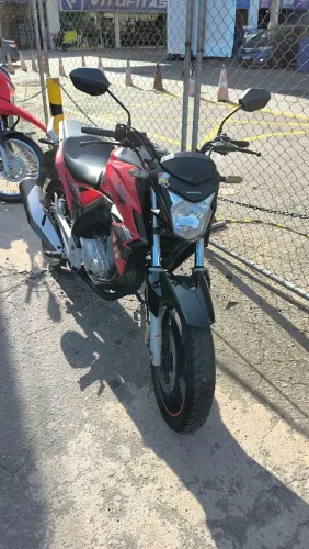 HONDA CB TWISTER 250 vermelha 2019 Shalon veículos Cariacica