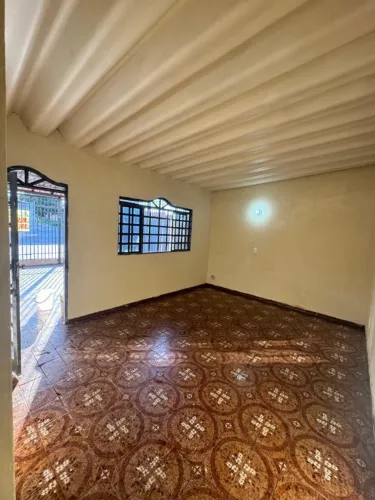 CASA QNL 6 BLOCO H 3 Quartos direto com proprietário