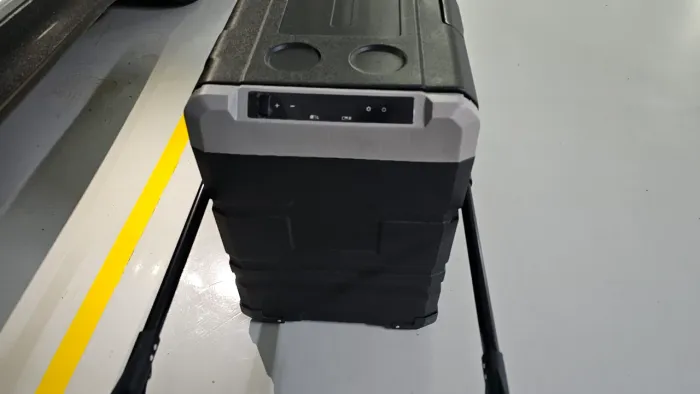 Geladeira Portátil Automotiva 55L Quadrivolt 12/24V e 110/220V com Bateria Dreiha CBX 55LR