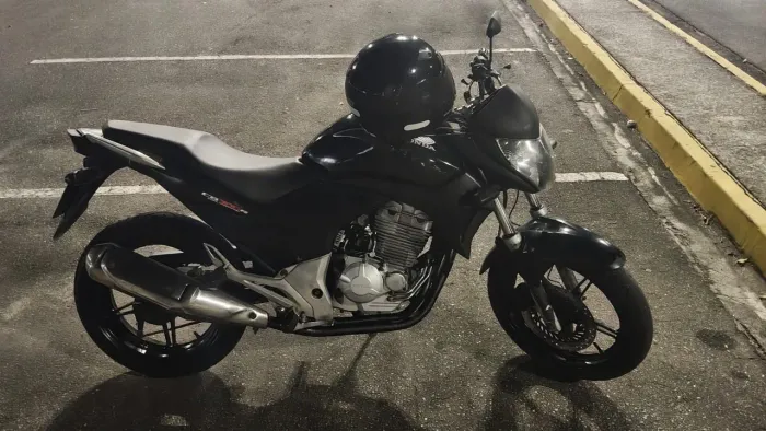 CB 300