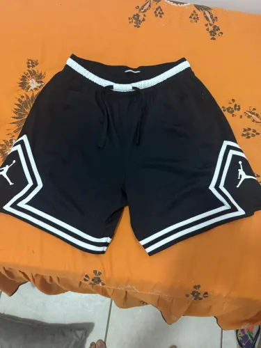 Bermuda Nike jordan original ótimo estado 