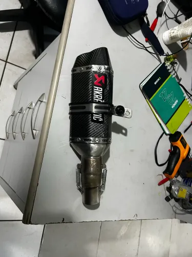 Escapamento esportivo akrapovic 