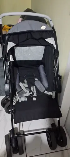 Vendo carrinho de bebê usado.