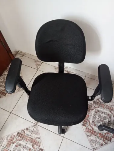 Cadeira profissional com rodinhas e apoio