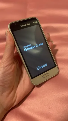 Celular Samsung j1 lacrado novo