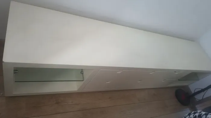 Rack / Aparador Multiuso Branco com Gavetas e Prateleira de Vidro<br>?Preço: