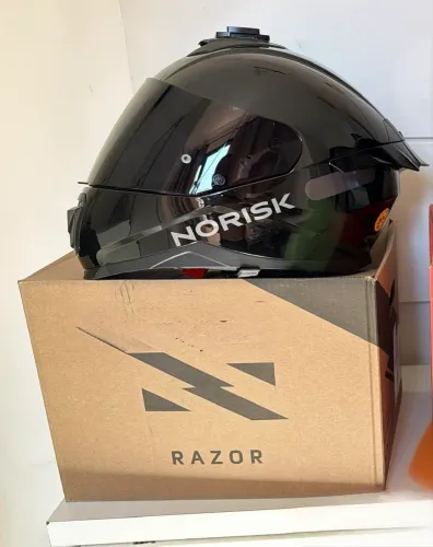 Capacete Norisk Razor 62 e Luva X11 tamanho M