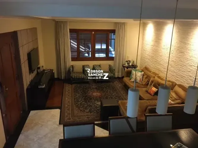 Casa a venda no Campo Grande com 3 quartos, 1 suíte, 2 vagas, 133m², quintal com churrasqu