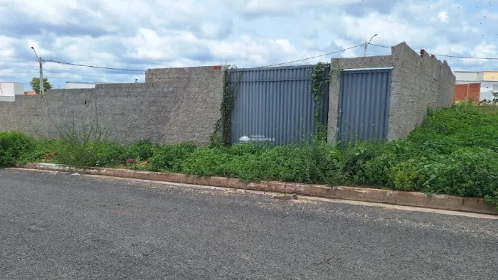 LOTE/TERRENO MEDINDO APROXIMADAMENTE 250M² NO LOTEAMENTO CONVIVER.
