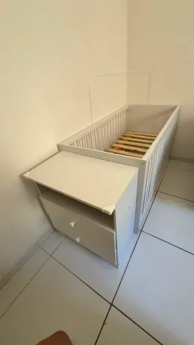 Berço com cômoda branca - NOVO, NUNCA USADO. 