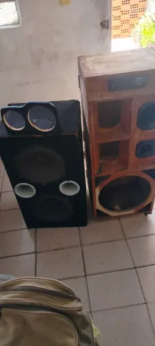 Caixa de som pra vender ligeiro OBS.o rádio não presta