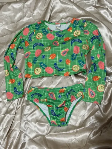 Conjunto moda praia manga longa
