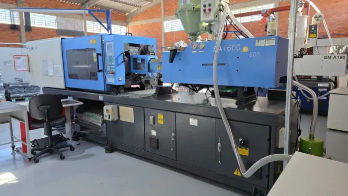 Injetora de plastico Haitian SA 160 ton 