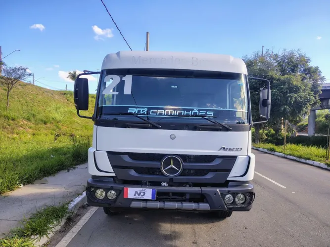 Mercedes-Benz Atego 2426 6x2 - Caçamba Facchini 2021