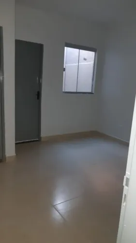 Alugo Apartamento Térreo com 1 quarto no Garavelo em frente a Igreja Cristo Rei