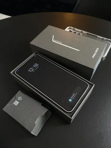 Samsung Galaxy S25 FE 256GB Impecável na Caixa Garantia até Março de 2027