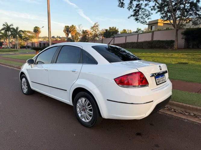 Fiat Linea Essence Dualogic 1.8 Flex 16V 4P 2016