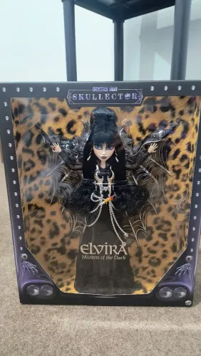 Monster high Elvira skullector