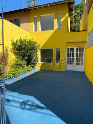 Casa Comercial em Santana com 2 dormitórios, 2 banheiros, 104m², próximo a Braz Leme .