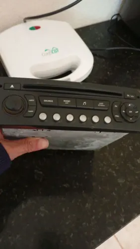 Rádio original pegeout 307