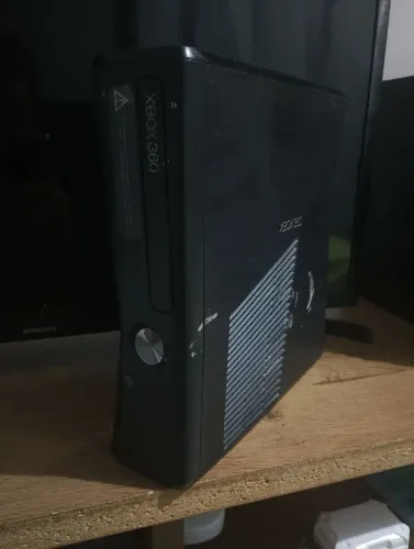 Xbox 360 Slim Com Defeito (Leia A Descrição)