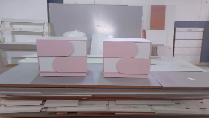 Vendo um par de mesa de cabeceira de cama