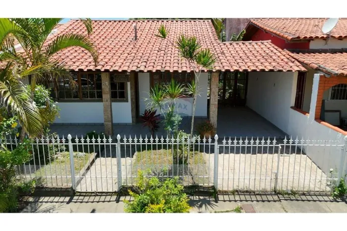 Casa à Venda em São Pedro da Aldeia/RJ, com 2 quartos. Olga Diuana R$ 430 mil