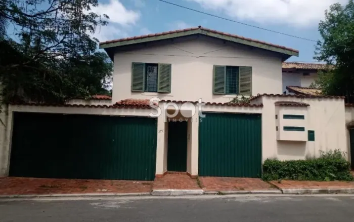 CASA EM RUA TRANQUILA