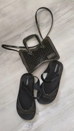 Kit sandália + bolsinha Mini Melissa Tam. 32
