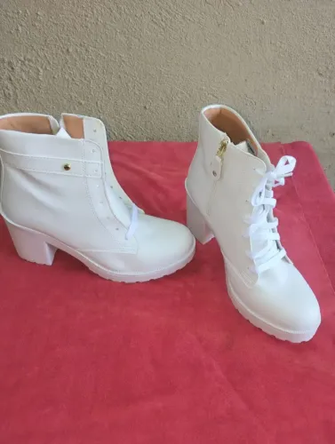 Coturno feminino branco salto alto tratorado moda inverno 39