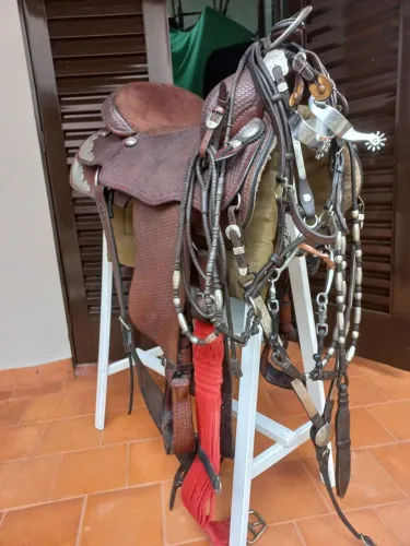 Sela de Competição Adereços Bi?ly Royal c/ mais de 70 Adereços em Prata 925