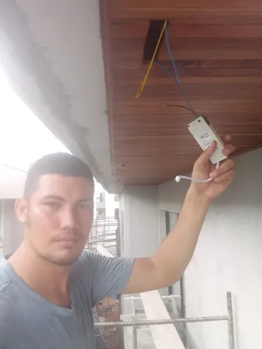 Auxiliar de eletricista meio profissional 