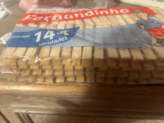 Pregadores de madeira 