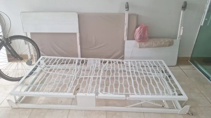 Cama hospitalar articulavel manual com colchões