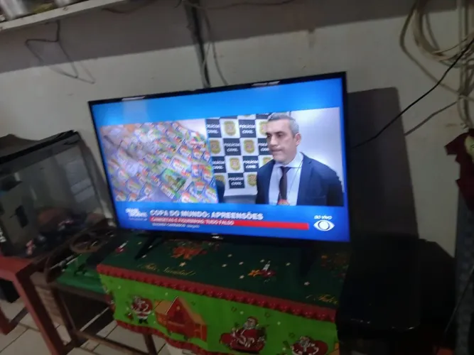 Tv 40 polegadas em ótimas condições funcionando tudo perfeitamente NAO É smart