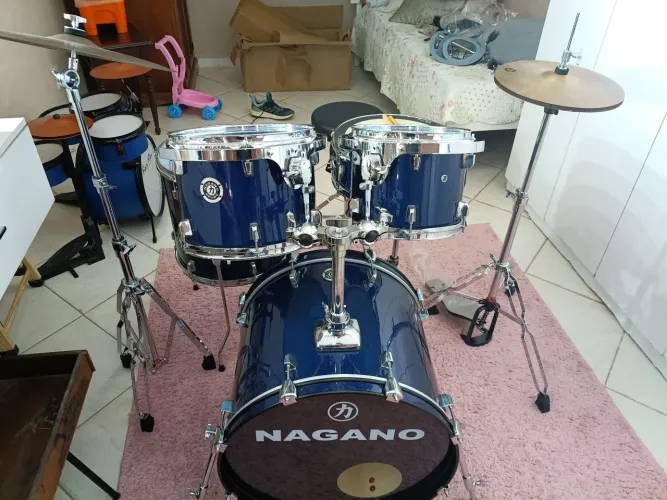 Bateria Nagano Garage completa com pratos bronze b 8 linda