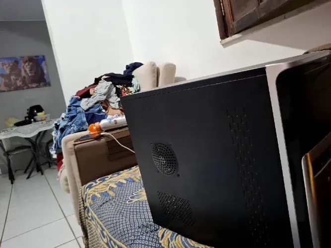 **PC básico funcionando - ótimo pra estudos e internet**  * Processador: Intel Core 2 Duo 