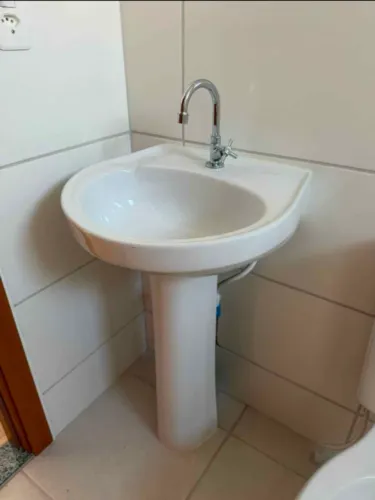 Pia de Banheiro com torneira