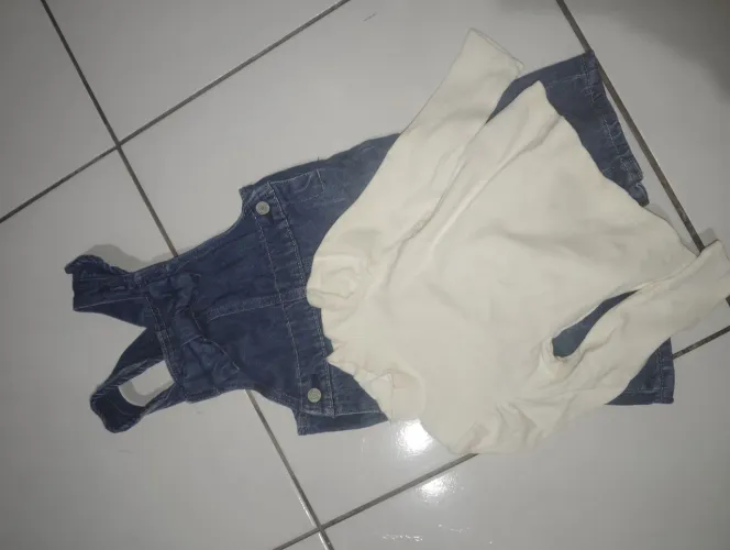 Macacão jeans infantil com blusa