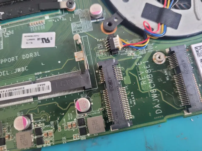 Placa dell vostro 5470 liga e nao da vídeo 