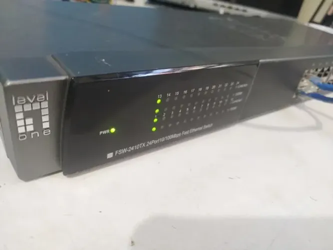Switch 24 Portas Level One fsw-2410tx Fast Ethernet 10/100Mbps