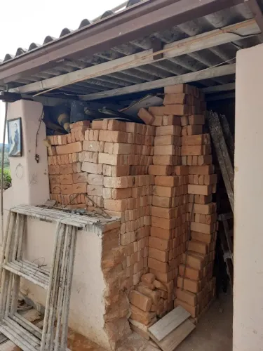 Vende-se 600 tijolos