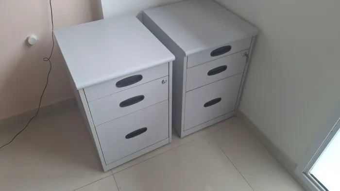VENDO GABINETE VOLANTE COM ARQUIVO PARA SOB MESA