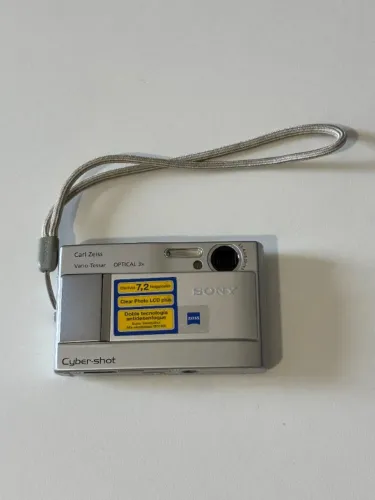 Camera Fotografica Digital Sony DSC-T10 com MemoryStick ProDuo 2GB