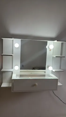 Penteadeira camarim com luzes embutidas 